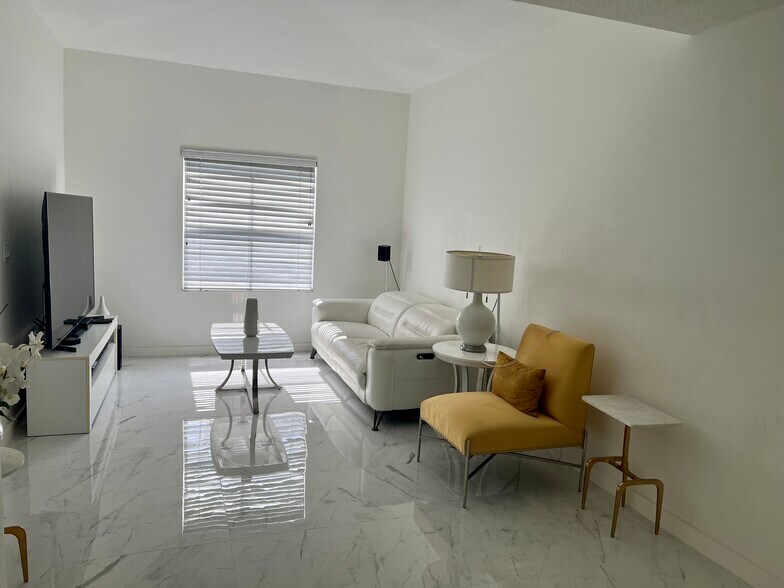 Building Photo - 4950 White Mangrove Way E