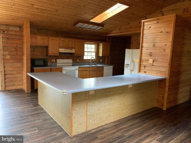 Building Photo - 7 Glade Dr