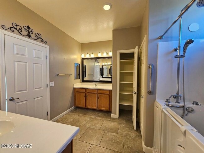 Building Photo - 9831 N Melandra Way