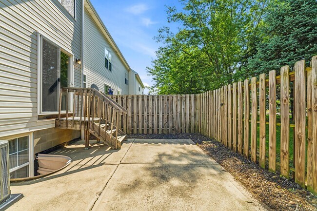 Building Photo - 1113 Green Knoll Dr