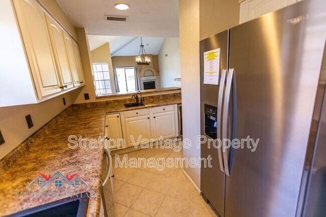 Building Photo - 10015 E Mountain View Rd