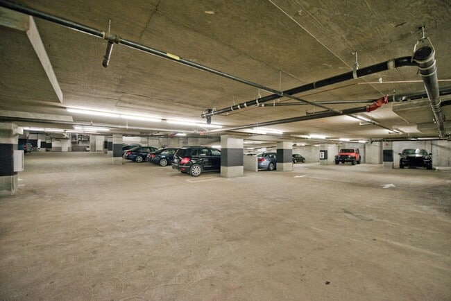 Building Photo - 680