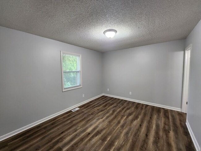 Building Photo - 709 W Creek Cir