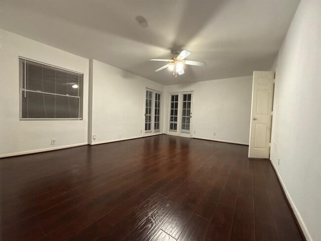 Building Photo - 919 S Ripple Creek Dr
