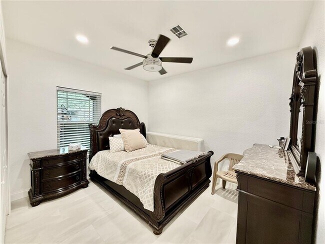 Building Photo - 16303 Enclave Village Dr