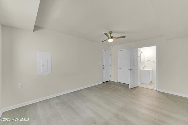 Building Photo - 895 Raleigh Dr