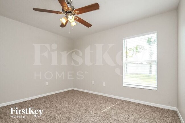 Building Photo - 5203 Ashwood Dr
