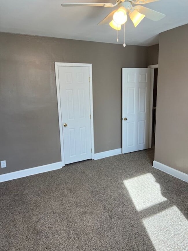 Building Photo - 3 Bedroom Home with Basement and yard