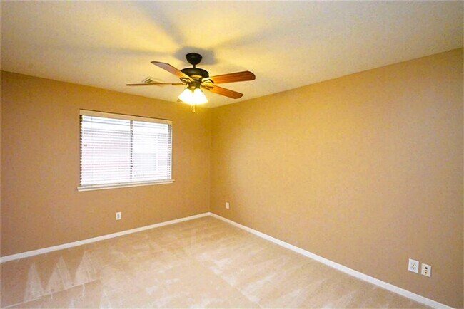 Building Photo - 21523 Santa Clara Dr