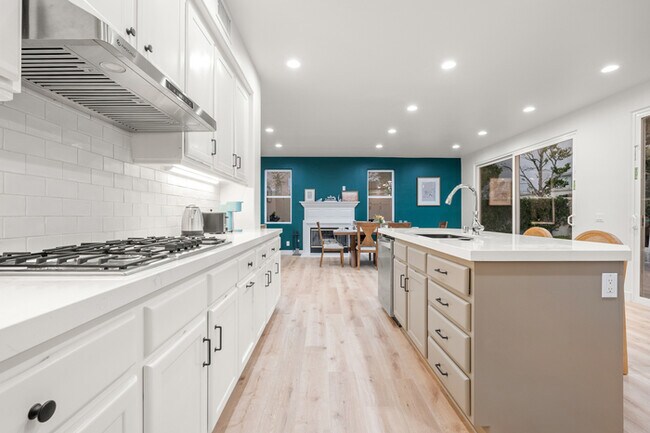 Building Photo - Gated Newport Coast 4BR w/ Pool Access