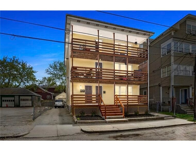 Primary Photo - 289 Mowry St
