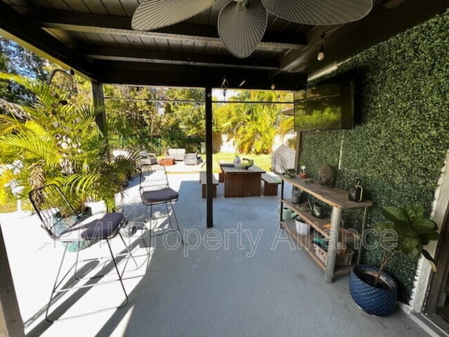 Building Photo - 4044 Tenita Dr