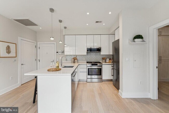 Building Photo - 1745 N St NW