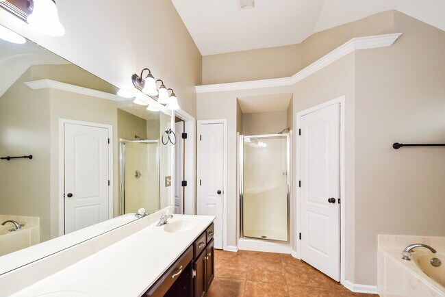 Building Photo - 11616 Leewood Dr