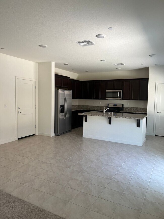 Building Photo - 1095 Wake Forest Ct