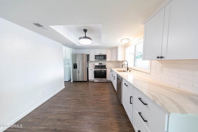 Building Photo - 2625 S Los Feliz Dr