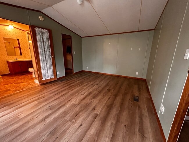 Building Photo - 813 State Hwy Z