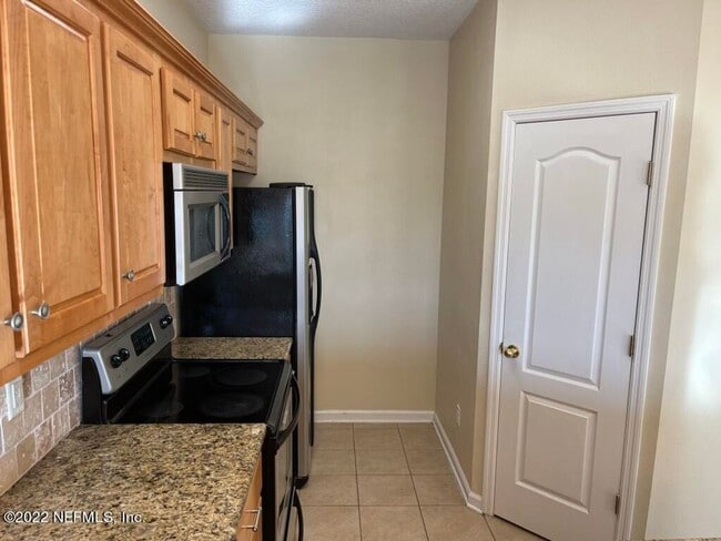 Building Photo - Beautiful Townhome in Biscayne Bay!