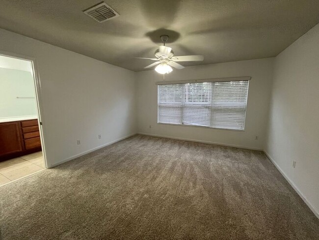 Building Photo - 12856 Salomon Cove Dr