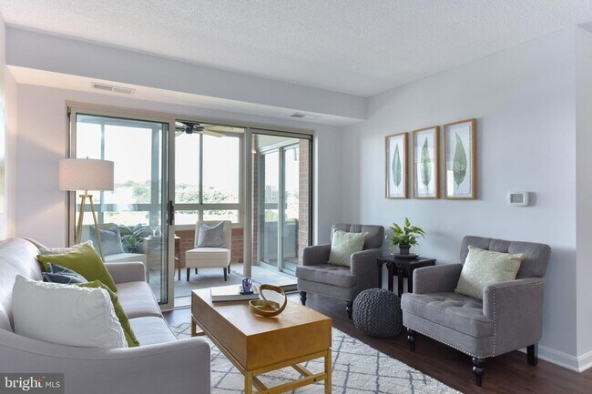 Building Photo - 2151 Jamieson Ave