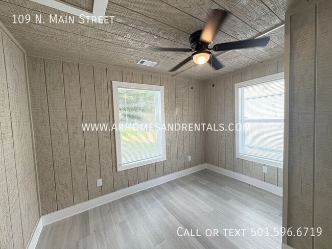 Building Photo - 109 N Main