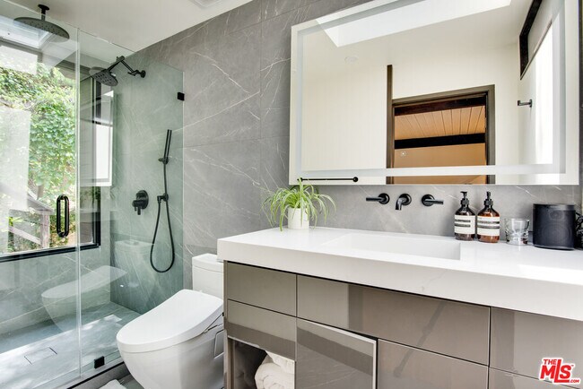 Building Photo - 9624 Yoakum Dr