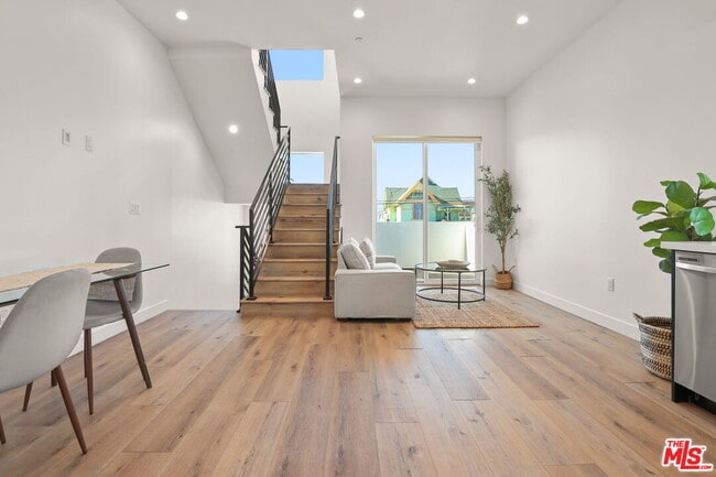 Building Photo - 1520 Magnolia Ave