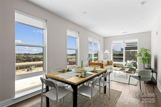 Building Photo - 110 Razades Wy