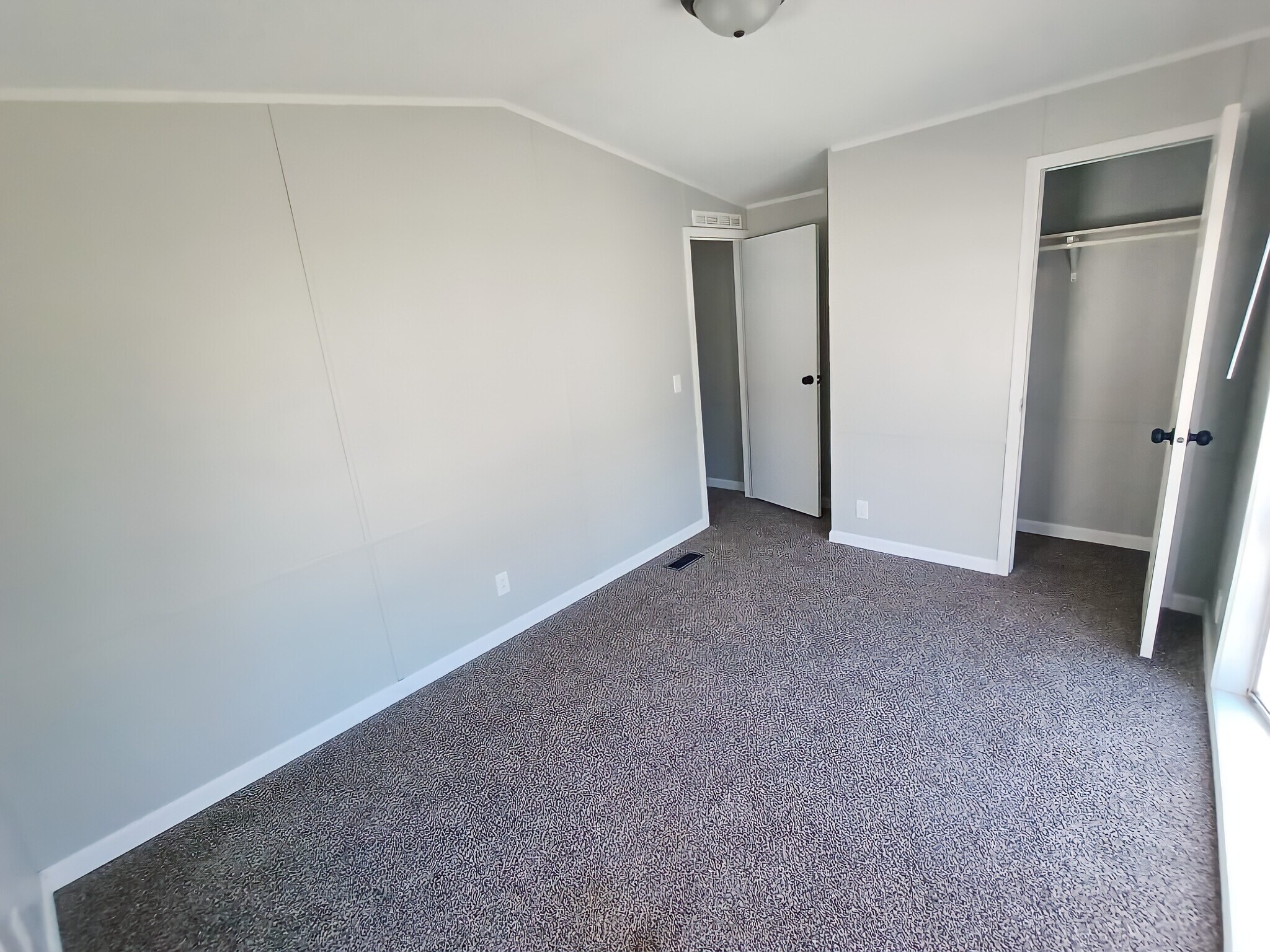 Building Photo - 83 Deerwood Park