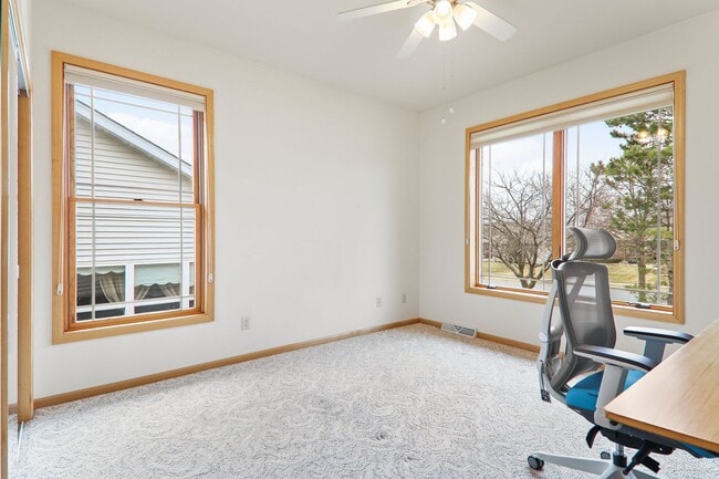 Building Photo - 9621 Shadow Wood Dr