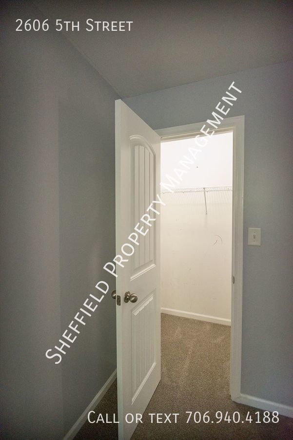 Building Photo - 2606 5 St