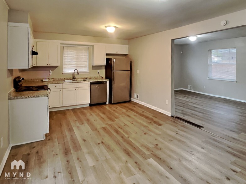 Building Photo - 5465 Deerfield Trail