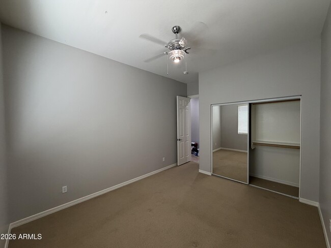 Building Photo - 2417 E Iris Dr