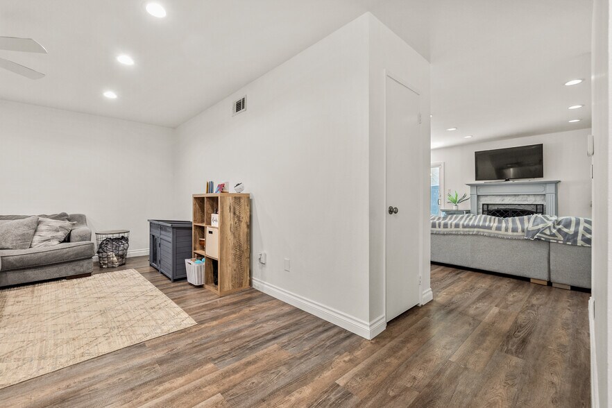 Building Photo - 15634 Wharff Ln