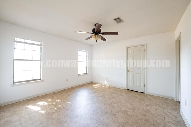 Building Photo - 1765 Longfellow Dr