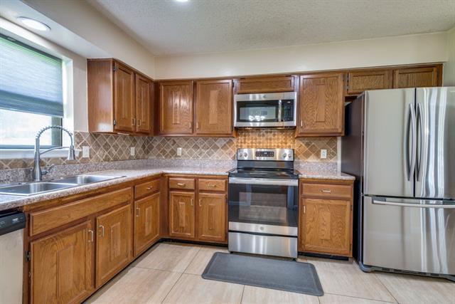 Building Photo - 2625 Briar Hill Dr