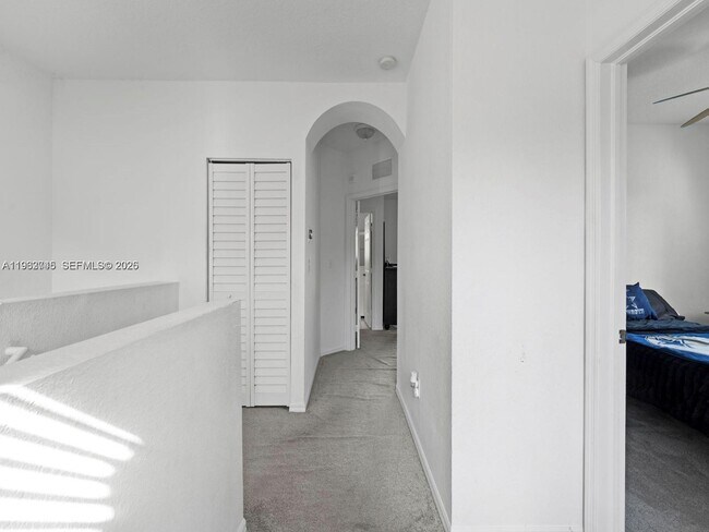 Building Photo - 2467 SE 19th St