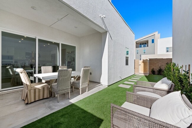 Building Photo - 408 Treble: Modern 4BR + Loft in Great Park, Irvine