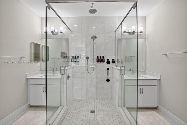 Building Photo - 1402 SW 4th Ave