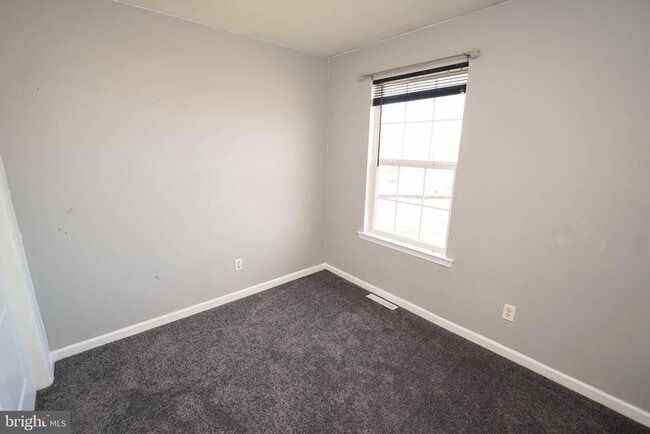 Building Photo - 641 Rosemary Dr