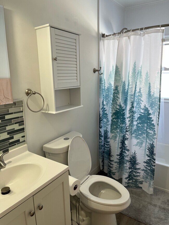 Building Photo - 8634 W Burleigh St