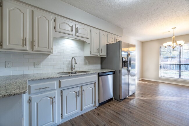 Building Photo - ** Move-In Special ** Beautiful 3 Bed 2 Ba...