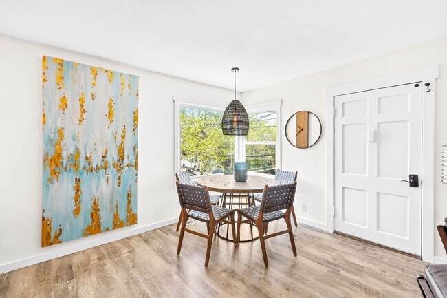 Building Photo - Fully Furnished 3-Bedroom, 1-Bath Modern B...