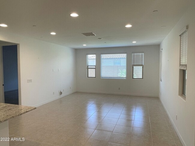Building Photo - 9849 E Tahoe Ave