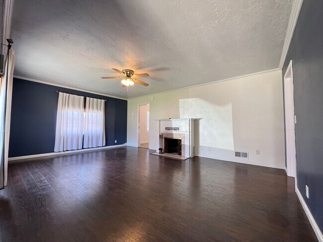 Building Photo - 3023 Van Buren Ave