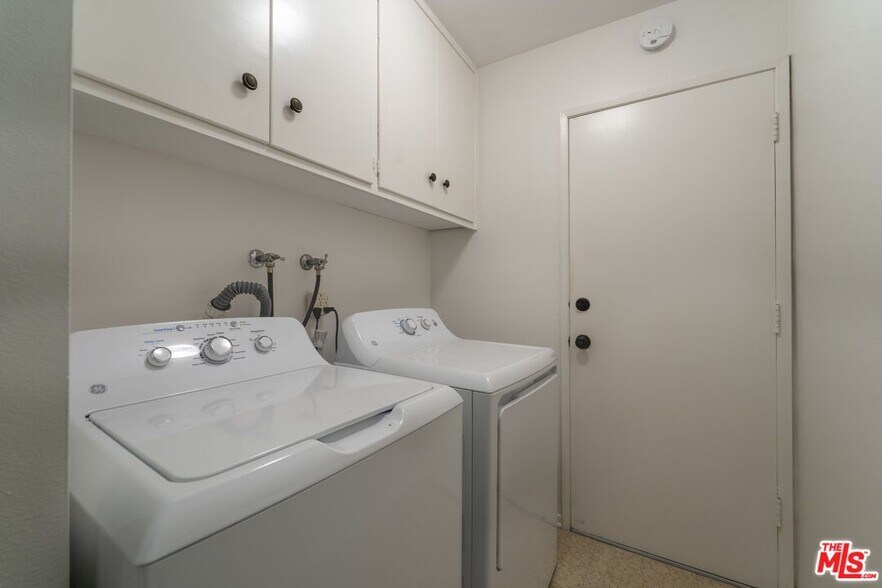 Building Photo - 3107 Hodler Dr