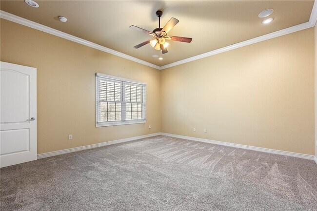 Building Photo - 2700 S Everest Ave