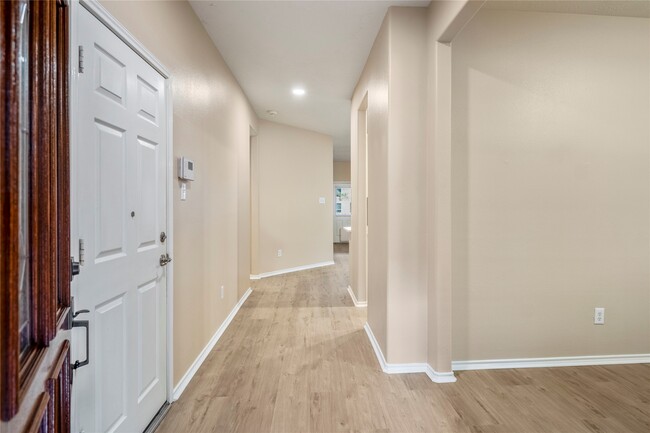 Building Photo - 22 Garden Lodge Pl