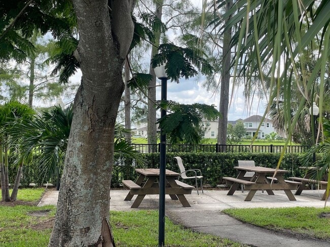 Building Photo - 2Br/ 2Ba Condo In Villa Medici - Available...