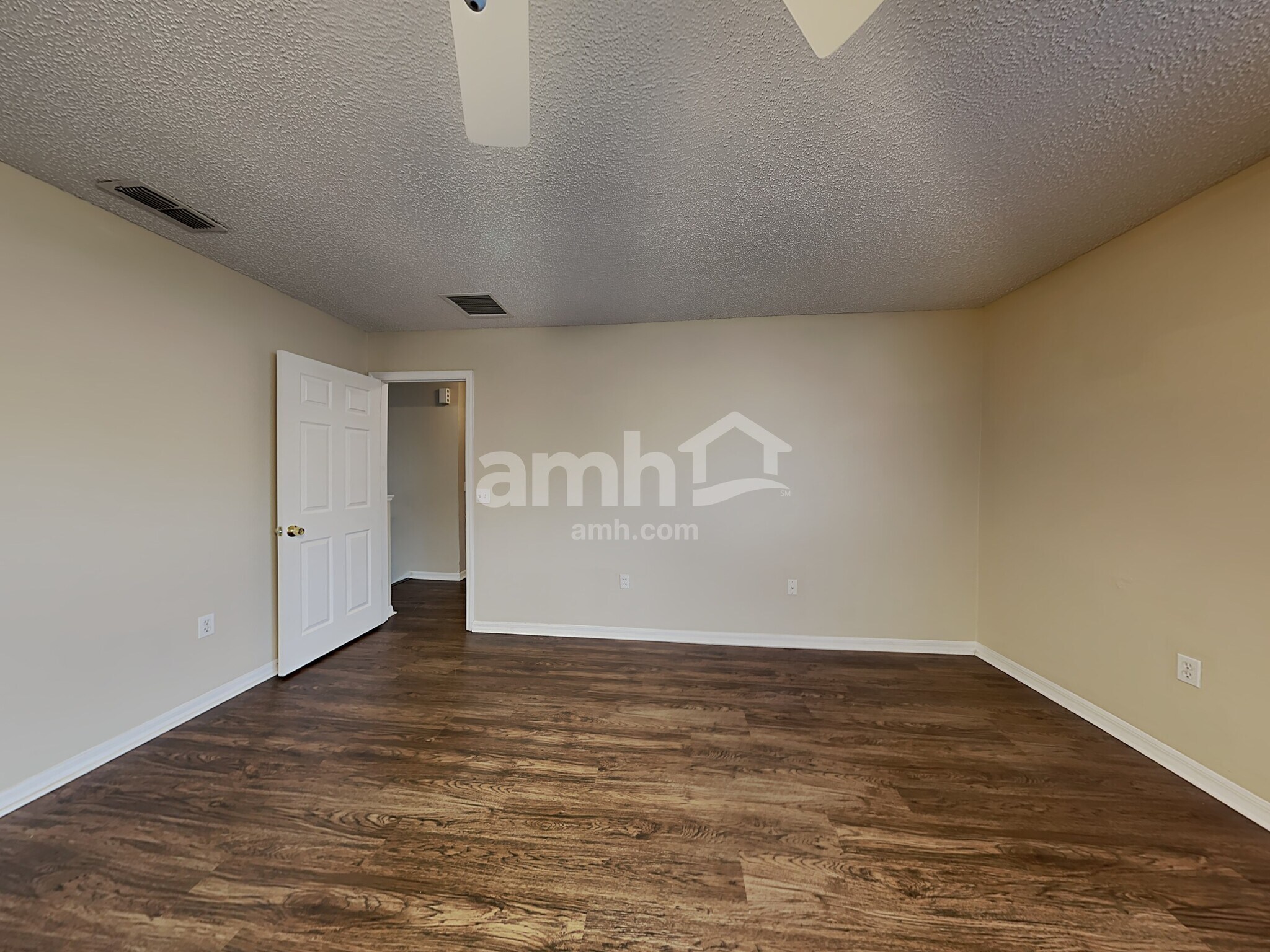 Building Photo - 330 Salmon Ct